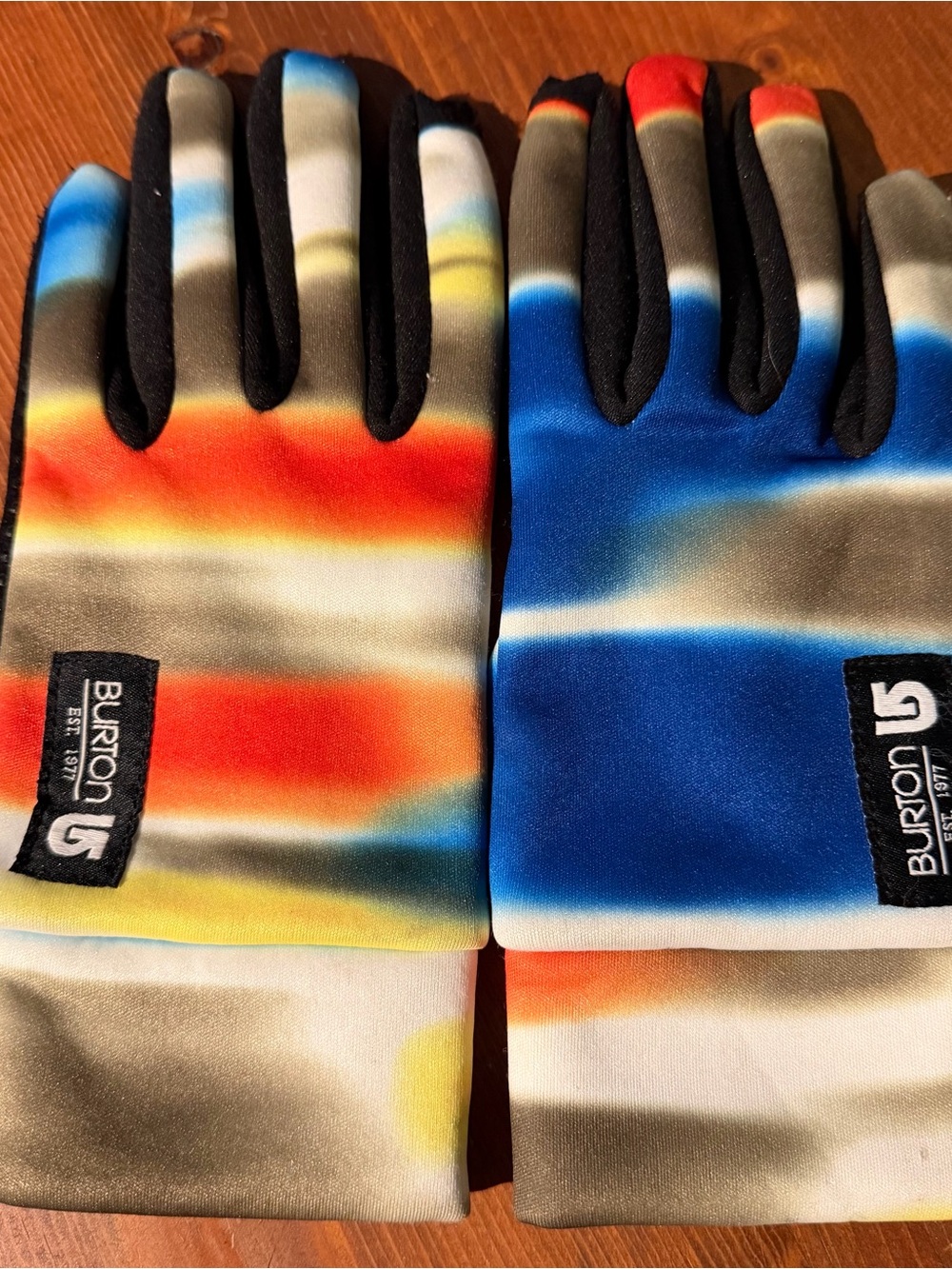 NWOT Burton Multicolor Gradient Snow Gloves - Blue, Orange, Yellow medium